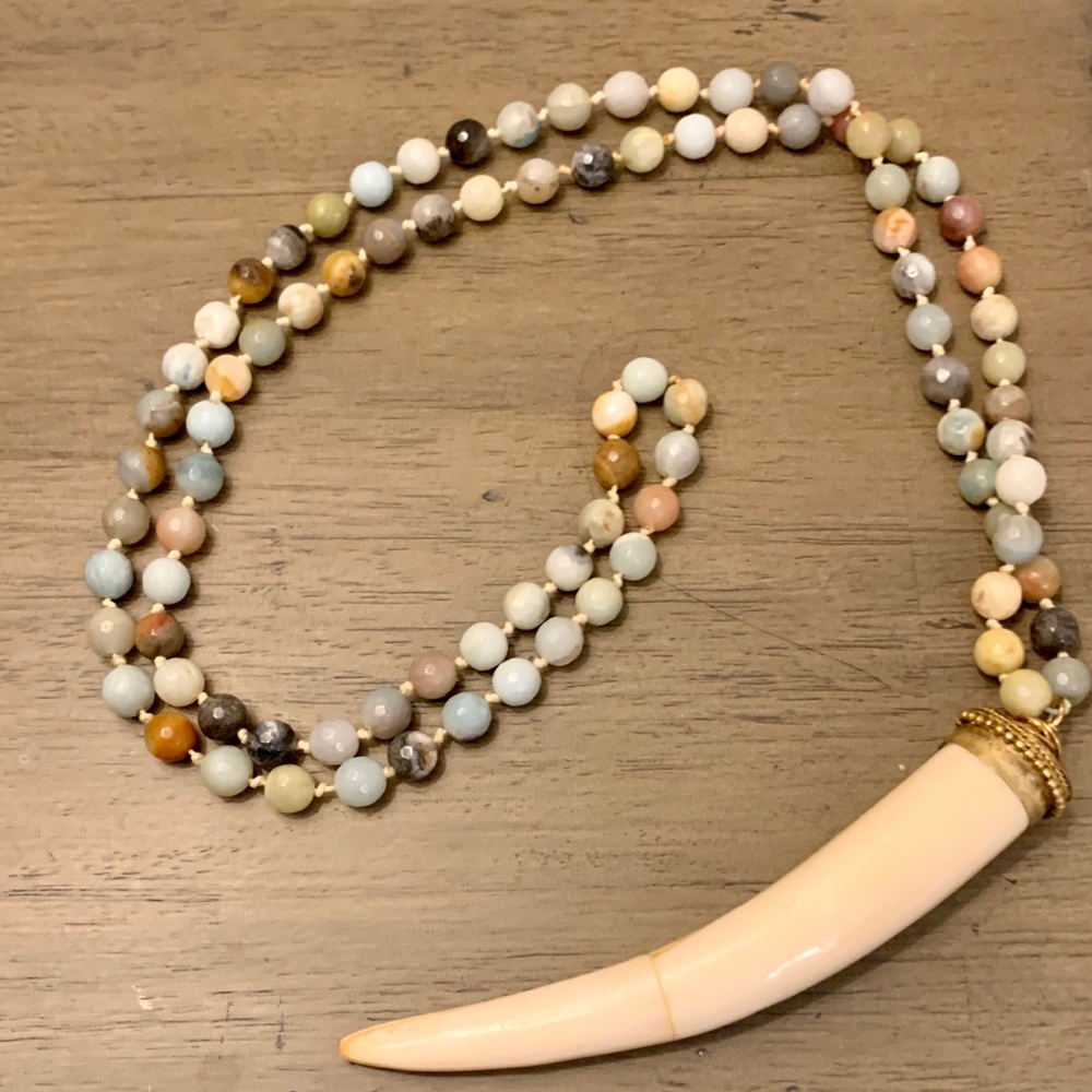 Boutique Gorgeous antler tassle bead  necklace